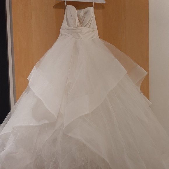Hayley Paige Londyn Wedding Gown - Picture 1 of 3